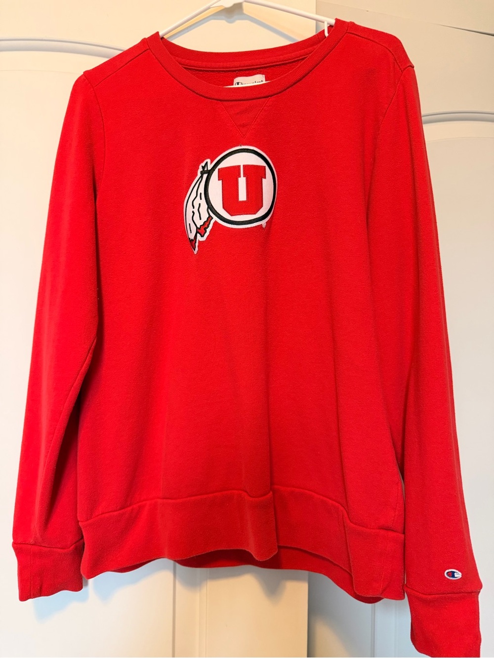 Utah UTES Women's Red Crewneck Sweatshirt with Logo